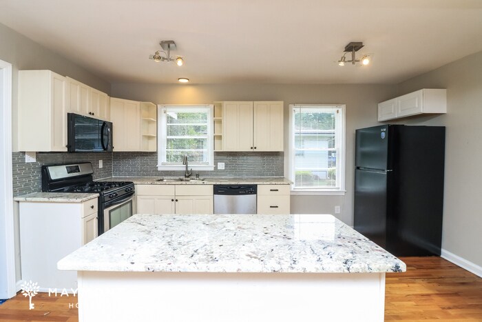 Building Photo - 1019 Magbee Dr