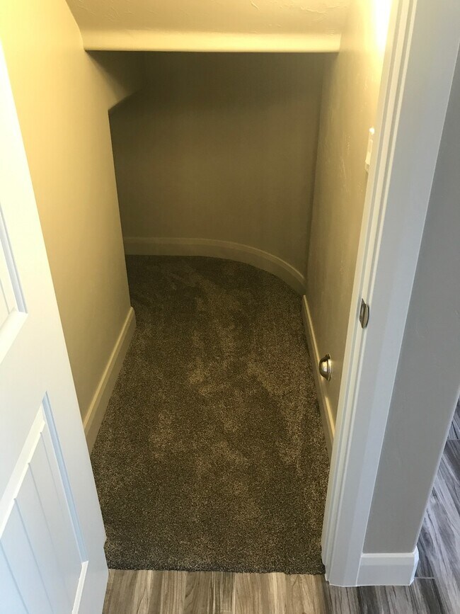 Building Photo - Very nice Townhouse in Santa Clara, with a POOL!!