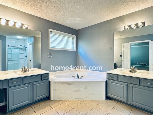 Building Photo - Elegant Cul-de-Sac Retreat with 5th Bedroo...