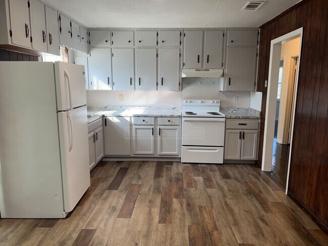 Building Photo - 908 Jefferies, Killeen