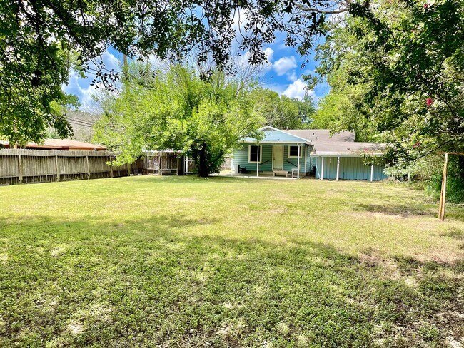 Building Photo - South Central Cottage in Austin