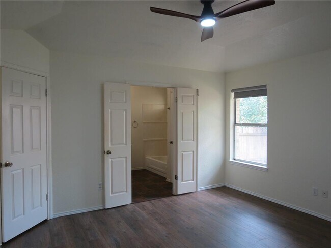 Building Photo - 1503 Serene Oaks Dr