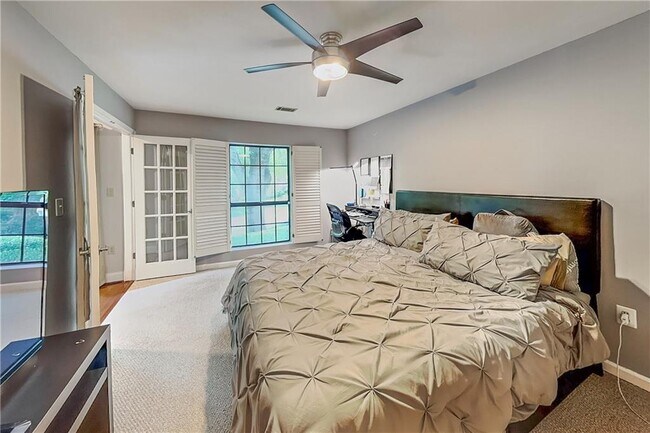 Building Photo - 3104 Pine Heights Dr NE
