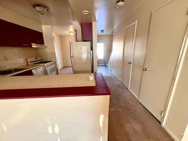 Building Photo - Fox Chapel  - 2 Bedroom 1.5 Bathroom - Townhome