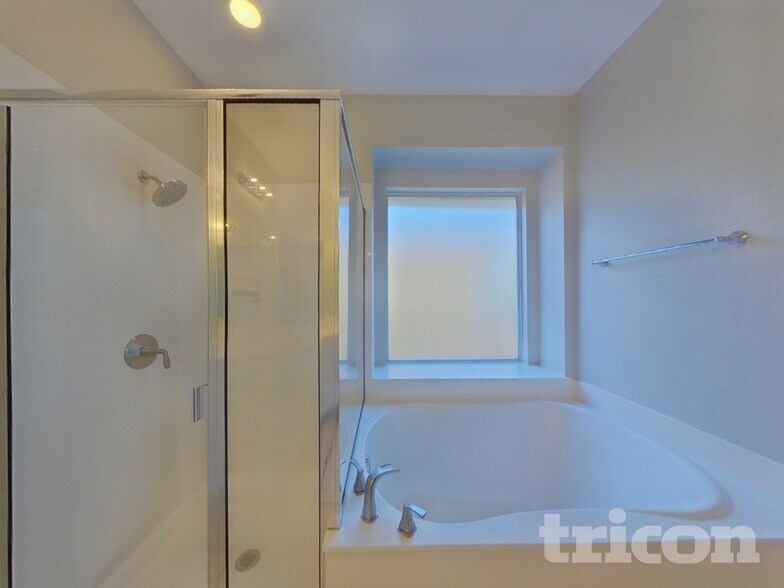 Building Photo - 6356 Ferncreek Ln