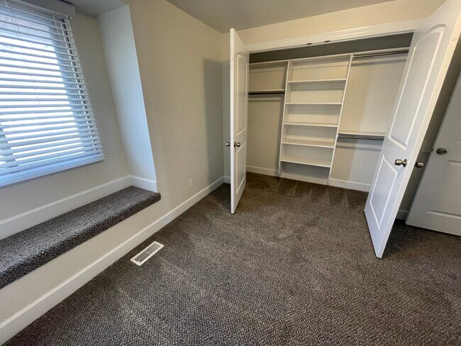 Building Photo - 250 N 360 W