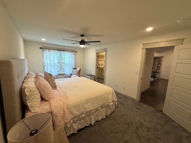 Building Photo - Charming Furnished 3-Bedroom 2 Bath Home i...