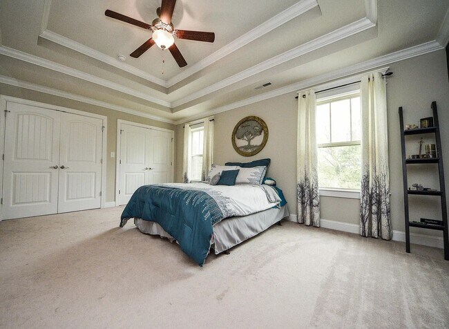 Building Photo - BEAUTIFUL TOWNHOME- SHOWING BY APPOINTMENT ONLY