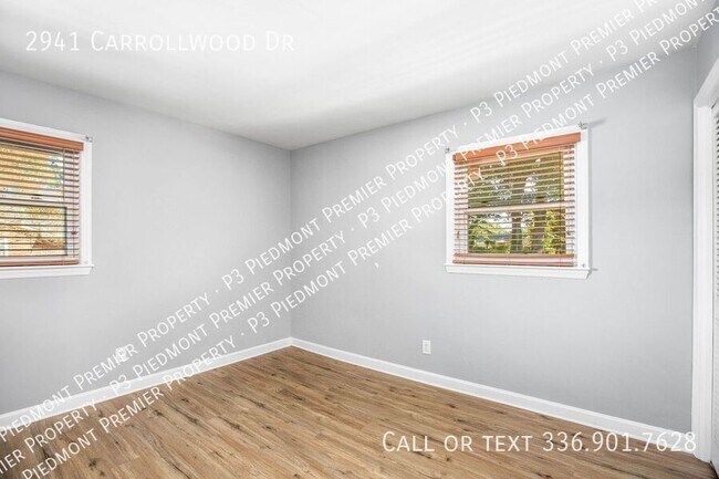 Building Photo - Spacious 3 Bedroom - Call Leasing Agent Li...