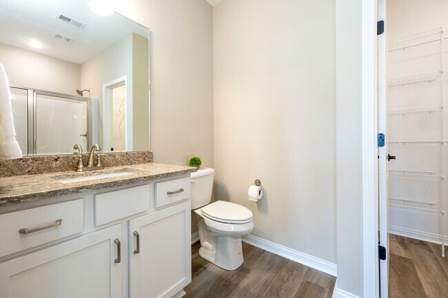 Building Photo - 867 Rosemary Ln