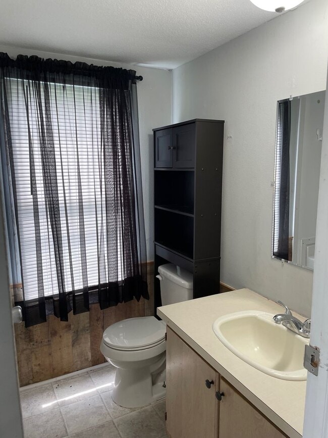 Building Photo - 3 bed 2 bath singlewide