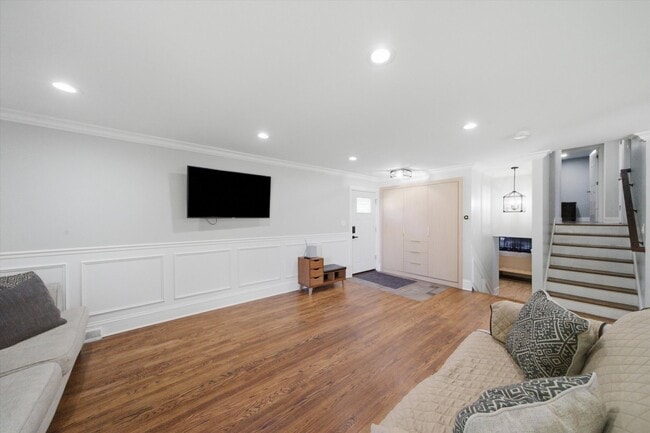 Building Photo - 607 Van Auken St