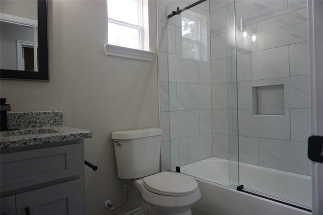 Building Photo - 11514 Persimmon St