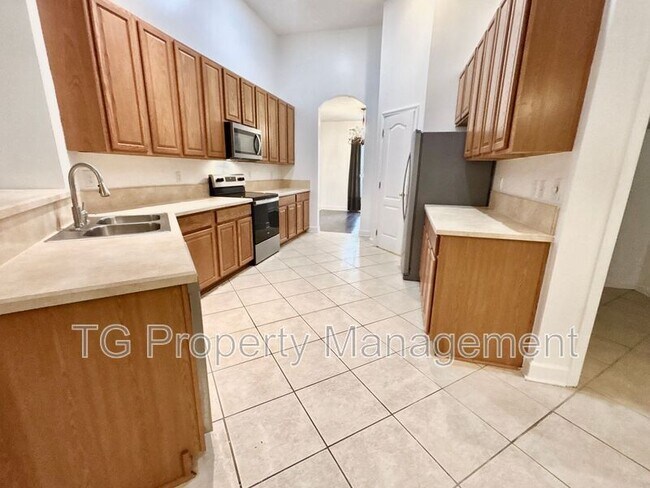 Building Photo - 614 Loire Ct