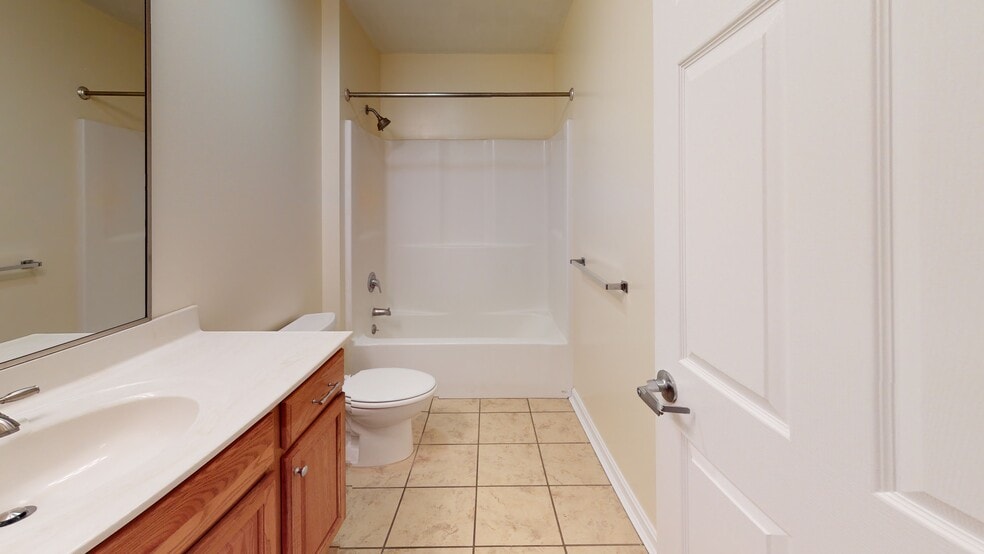 Building Photo - 18 S Poplar, Uptown Oxford