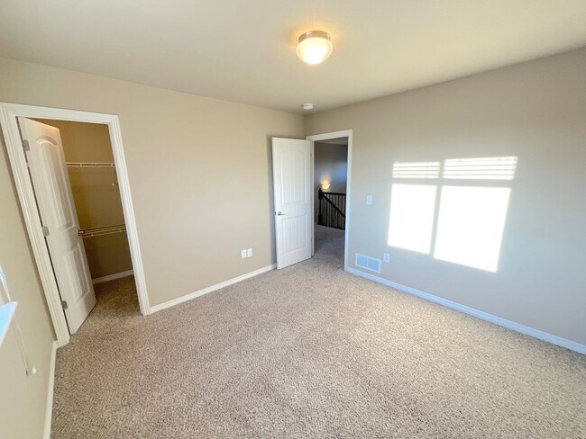 Building Photo - 4 Bedroom Home Available Near Londonderry Dr & Eastonville Rd!