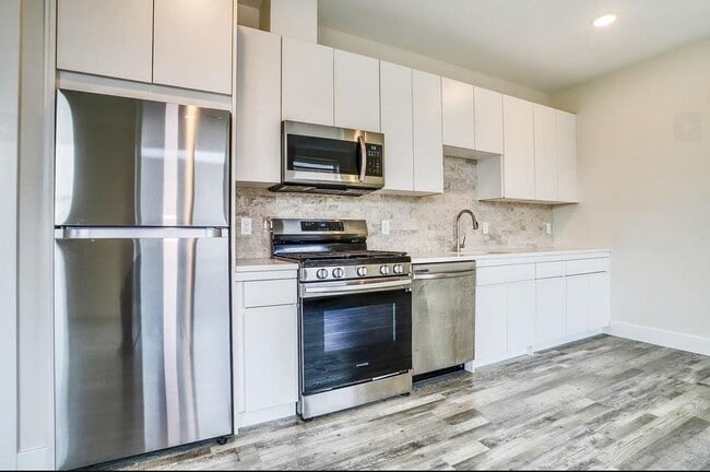 Building Photo - 140 Avenue B