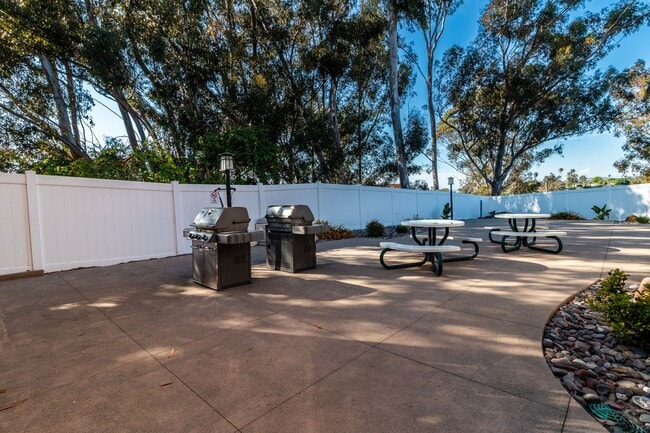 Building Photo - 3030 Suncrest Dr