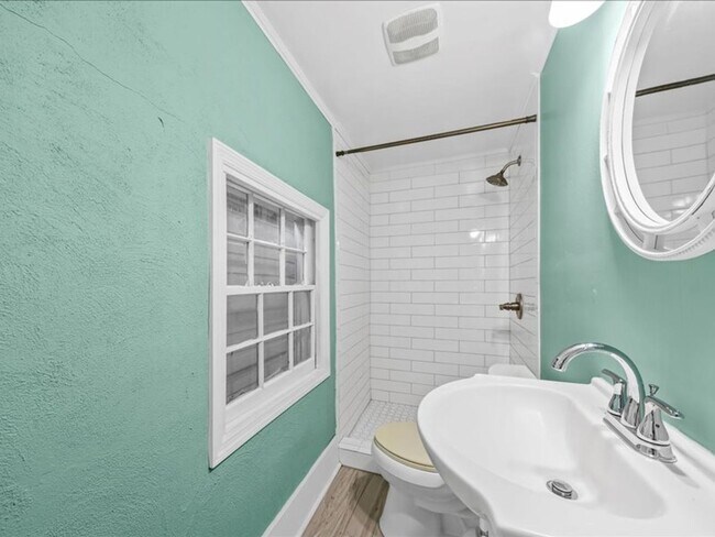 Building Photo - 2 Bedroom, 2 Bath Home with ADU Downtown Charleston!