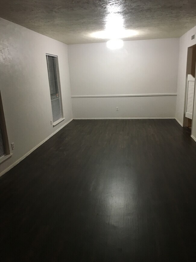 Formal dining - 7354 Oakstone Dr