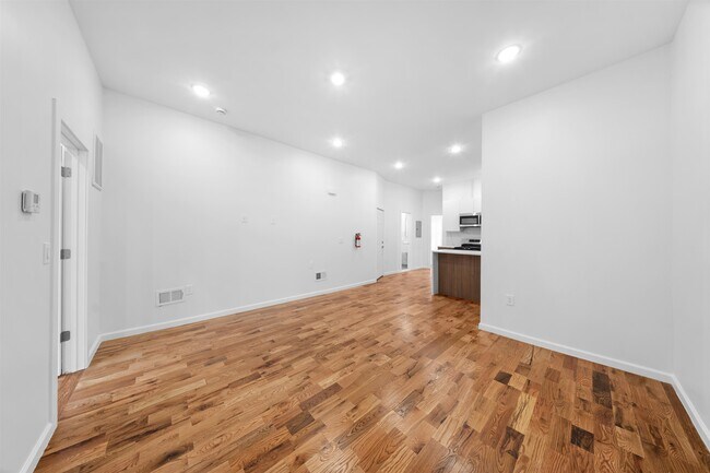 Building Photo - 1111 53rd St