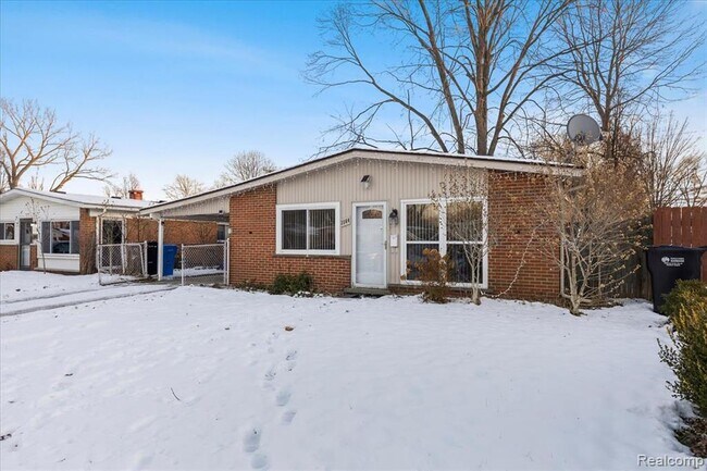 Building Photo - 1564 Moulin Ave