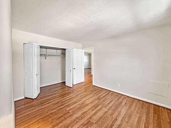 Building Photo - 6 Venice St