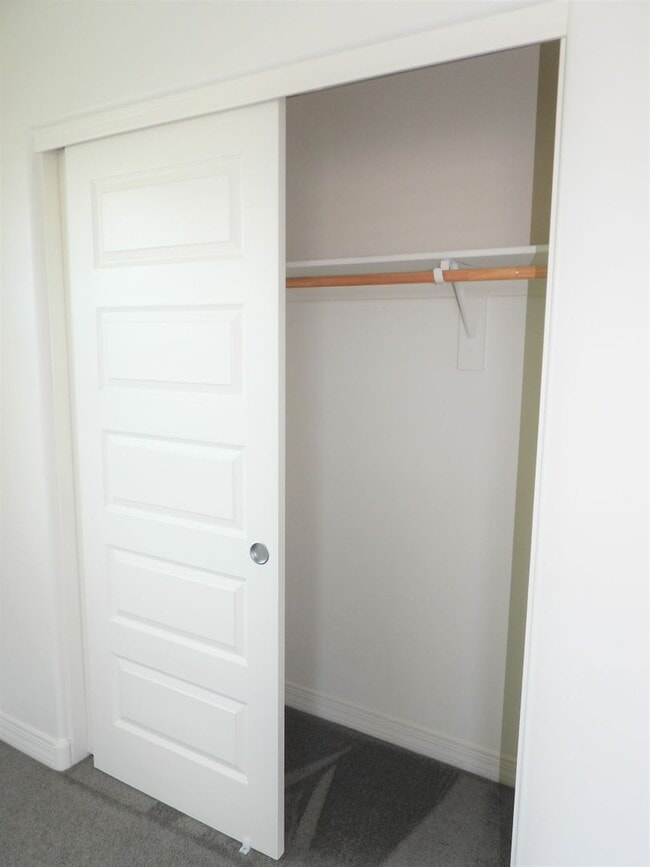 Building Photo - 4 Bedroom 2.5 Bathroom