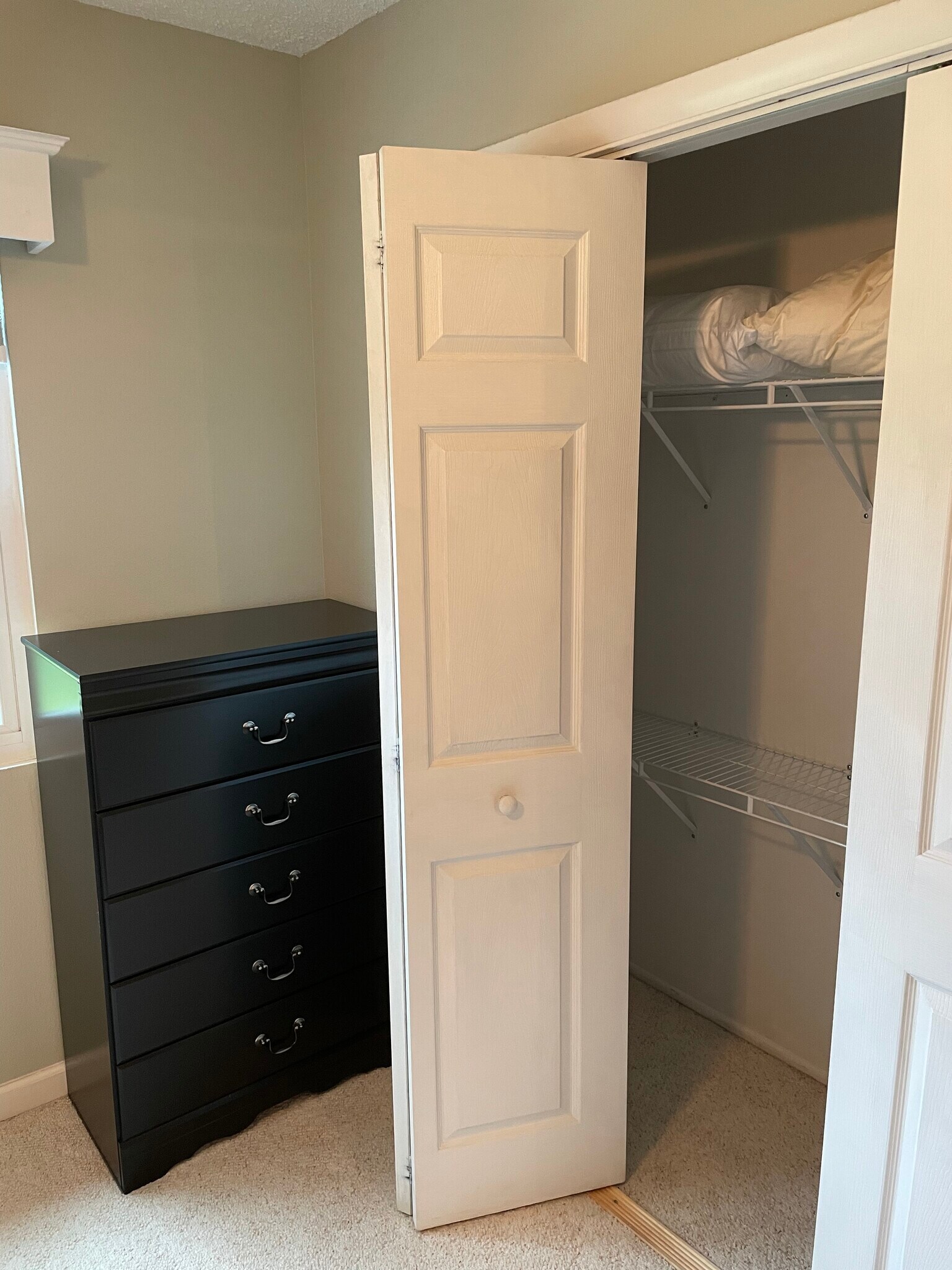 Master closet - 39 Lakeshore Ln