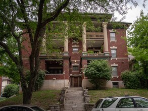 Building Photo - Colonial