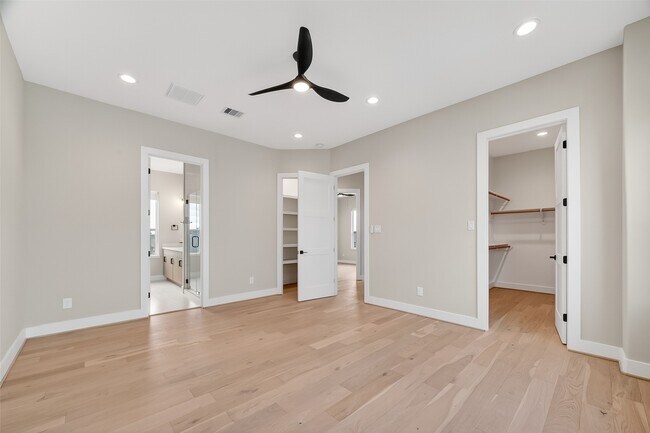 Building Photo - 2511 N MacGregor Way