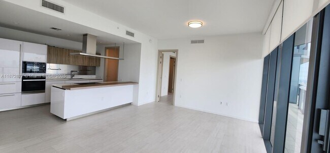 Primary Photo - 1000 Brickell Plaza