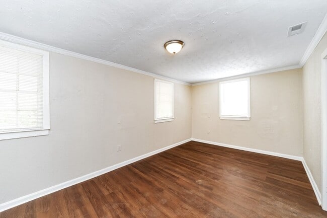 Building Photo - 620 5th Ave SW