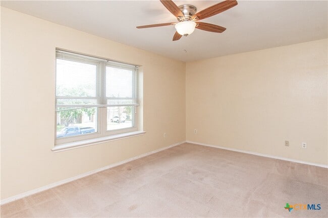 Building Photo - 5011 White Rock Dr