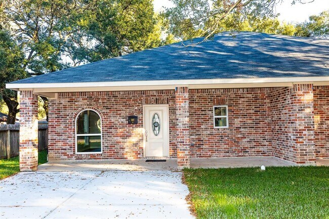 Primary Photo - 507 E Foley St