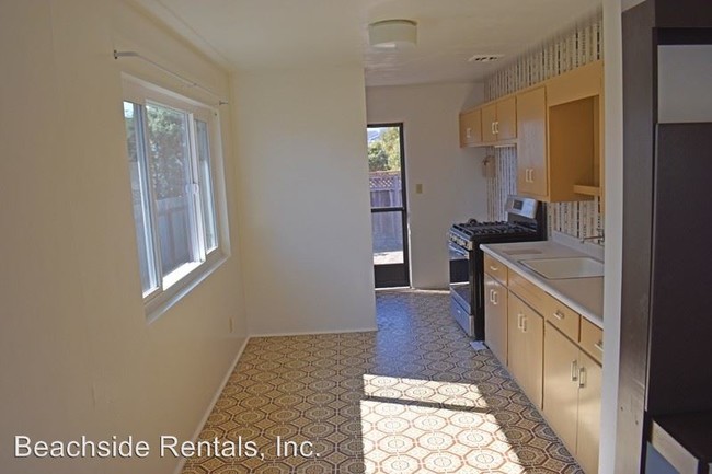 Building Photo - 2 br, 1 bath House - 11 12th St
