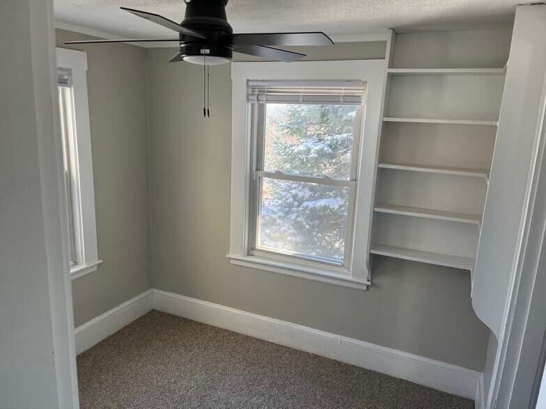 bonus room/office - 162 Montvale Ave