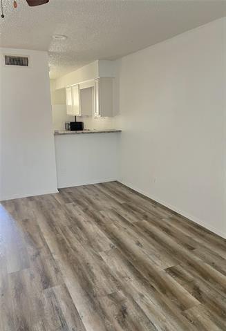 Building Photo - 103 S Las Vegas Trail