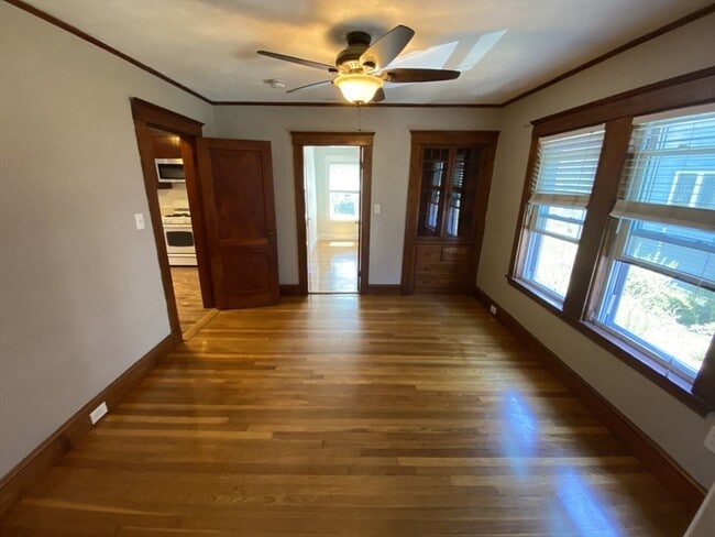 Building Photo - 31 Pierce Ave