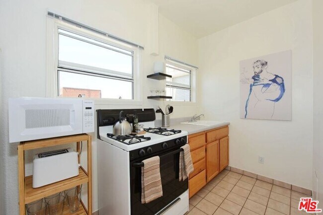 Building Photo - 26 Breeze Ave