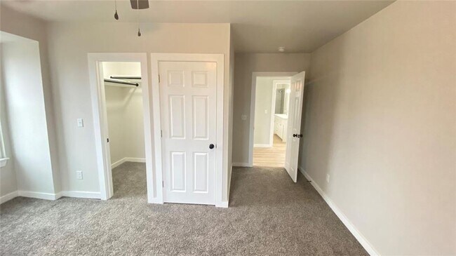 Building Photo - Remodeled 5 bedroom home in Mcloud!