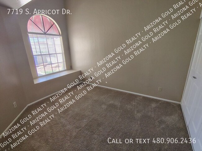 Building Photo - 7719 S Apricot Dr