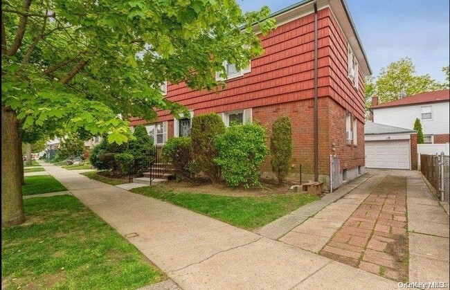Building Photo - 83-08 Langdale St
