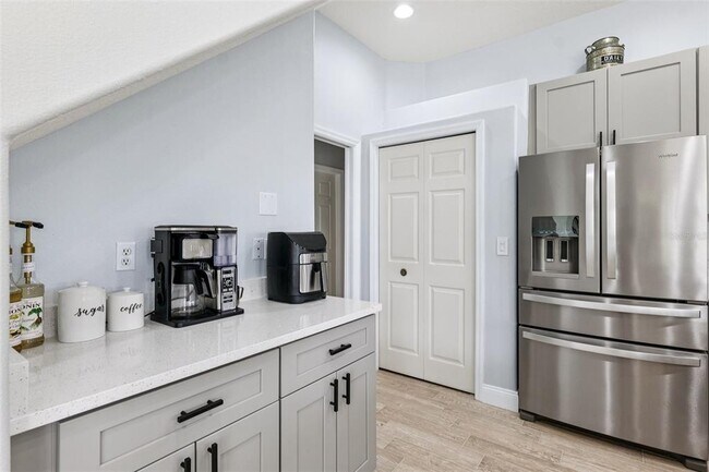 Building Photo - 13049 Thoroughbred Dr