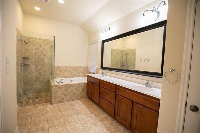 Building Photo - 717 S Frontier Ln