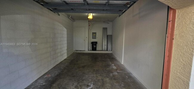 Building Photo - 2589 Centergate Dr