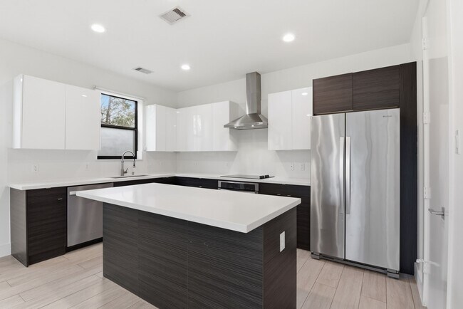 Building Photo - 1530 Primrose St