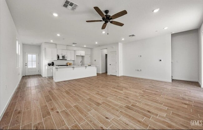 Building Photo - New Construction Call to set up a showing