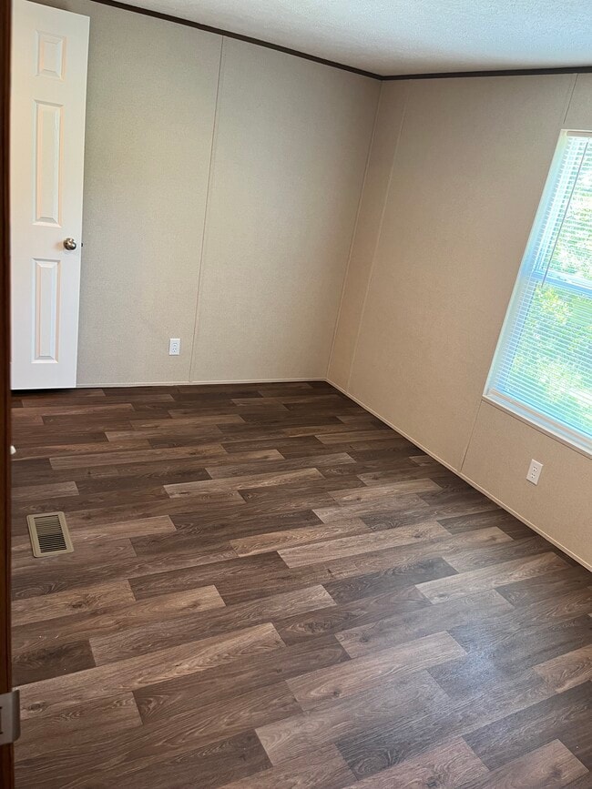 Building Photo - Single Family Manufactured Home