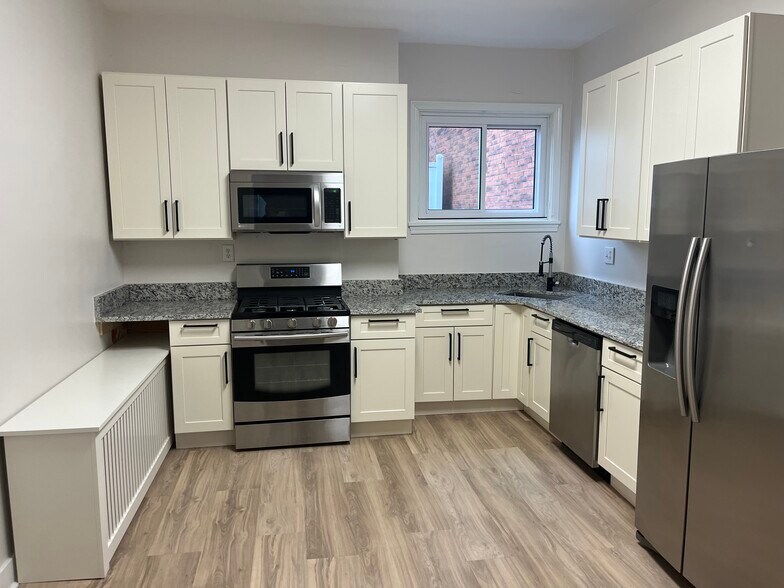 Building Photo - 457 Cedarville St